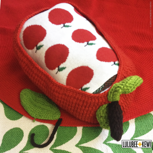 Apple Hand Knit Play Mat - LuluBee+Kewi 